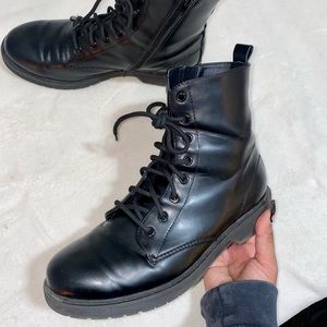 Black boots 🖤